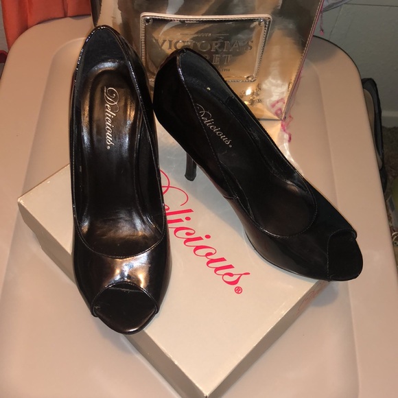 Delicious Black Patent Peep Toe Heels Women’s Size 7 - Picture 4 of 4